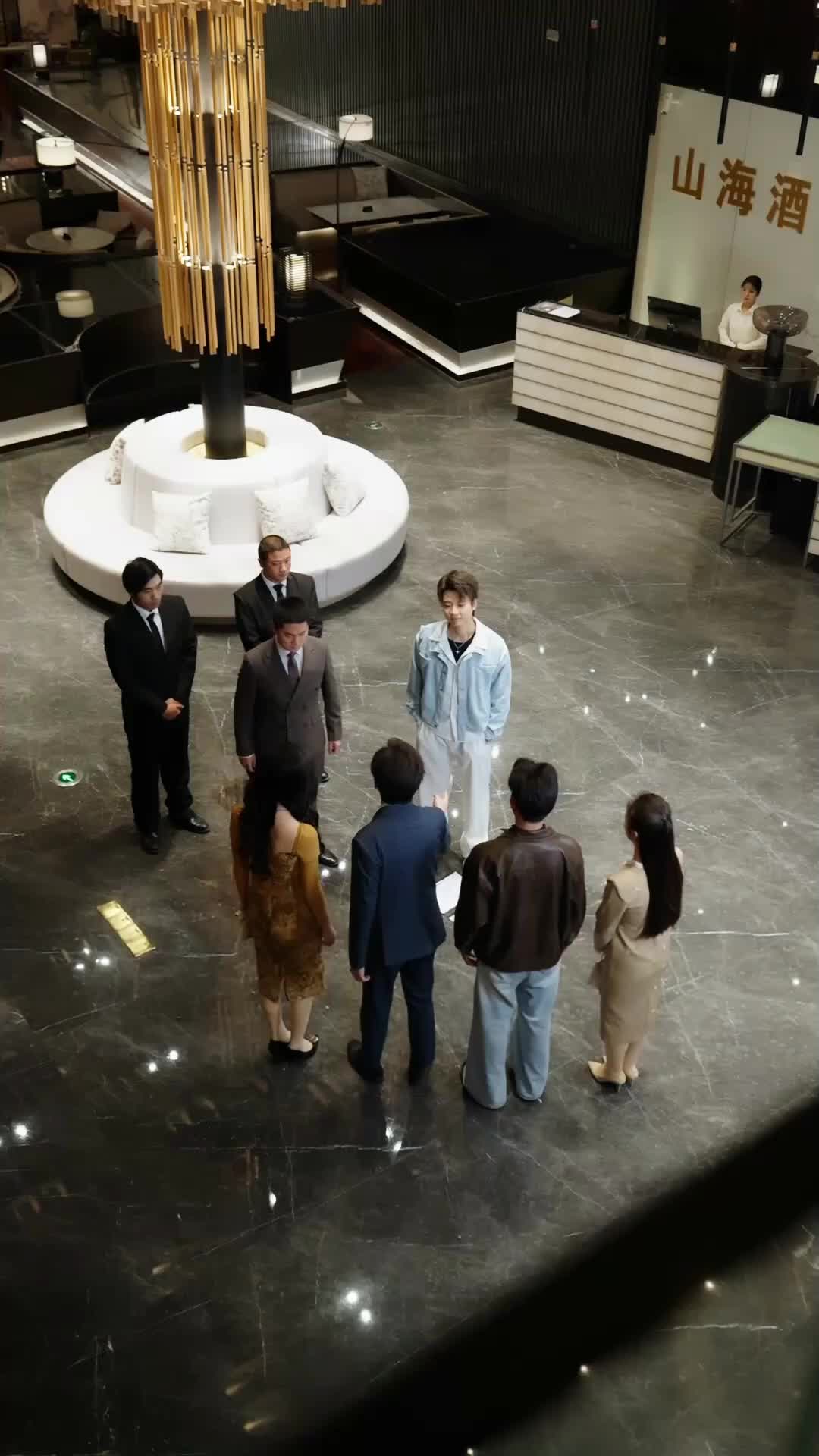 Episódio 12 - Clarice arrogante, Lívia e vó em apuros
